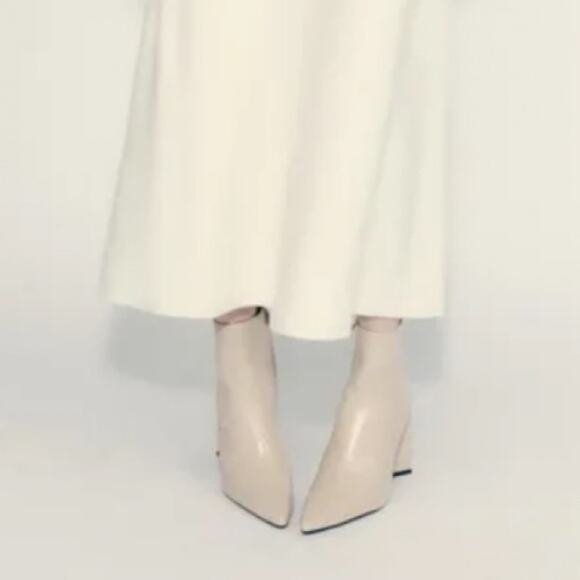 Zara TRIANGULAR HEELED ANKLE BOOTS - Picture 1 of 13